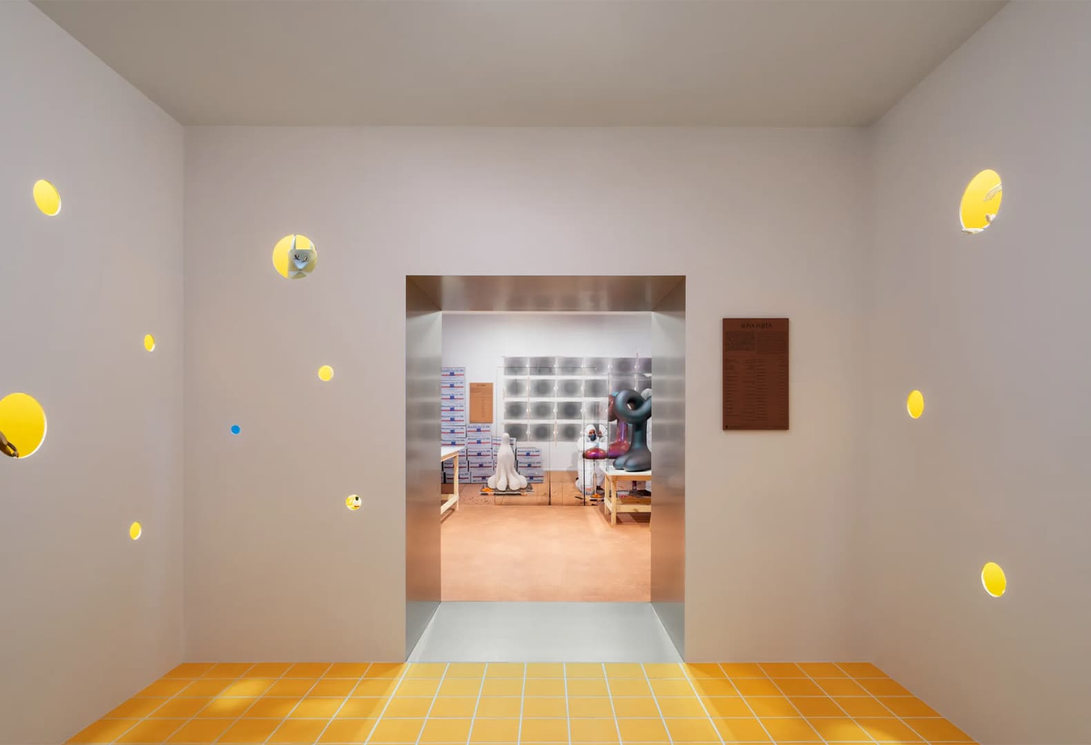 Выставка модного дома LOEWE в Шанхае