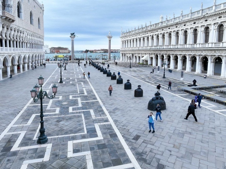 В Венеции установили инсталляцию в духе картины Веласкеса «Менины»