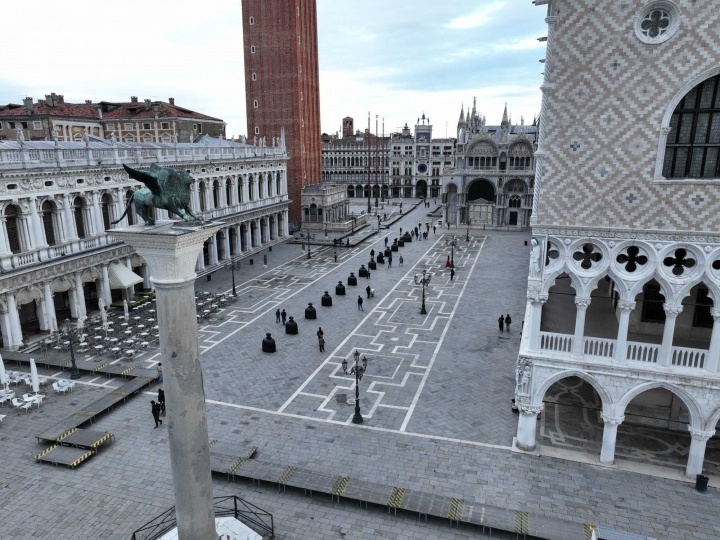 В Венеции установили инсталляцию в духе картины Веласкеса «Менины»
