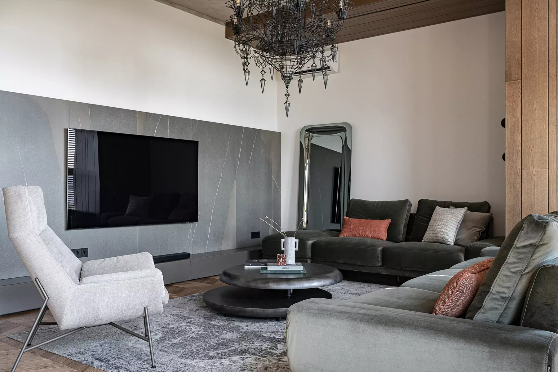 Яркие предметы с характером в эклектичном интерьере семейной квартиры — проект студии Polly Design