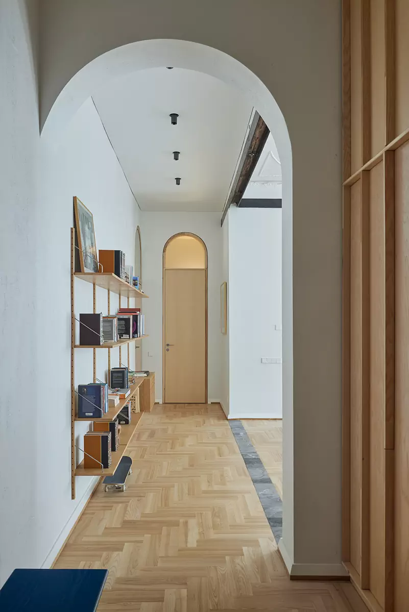 Исторические отсылки и искусство в интерьере литовской квартиры — проект студии Plazma Architecture