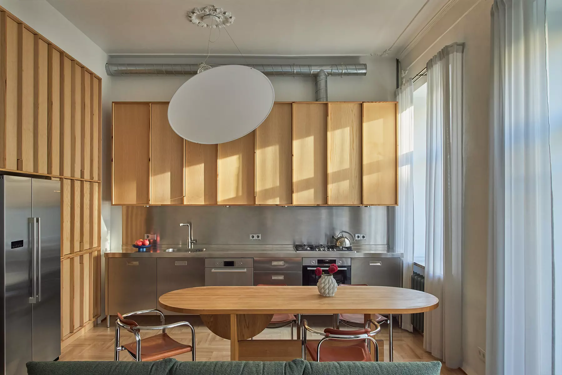 Исторические отсылки и искусство в интерьере литовской квартиры — проект студии Plazma Architecture