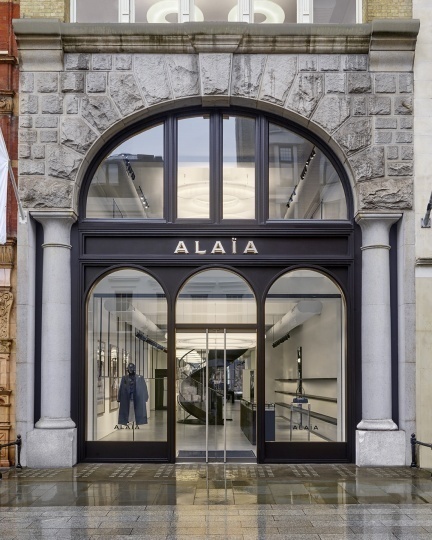 В лондонском бутике Alaïa объединились мода, искусство и дизайн