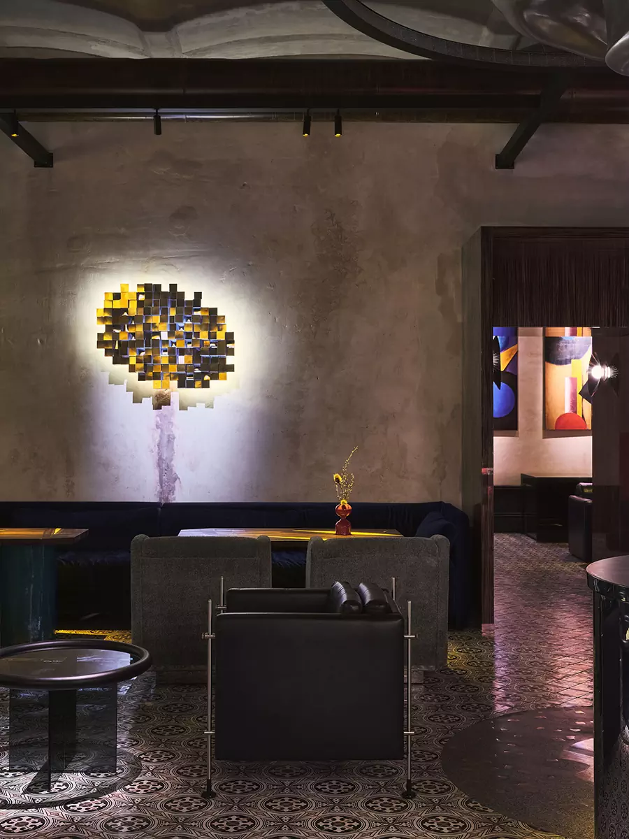 Атмосфера сюрреализма и винтажные детали в интерьере московского лаунж-бара — проект Atelier Prototipi