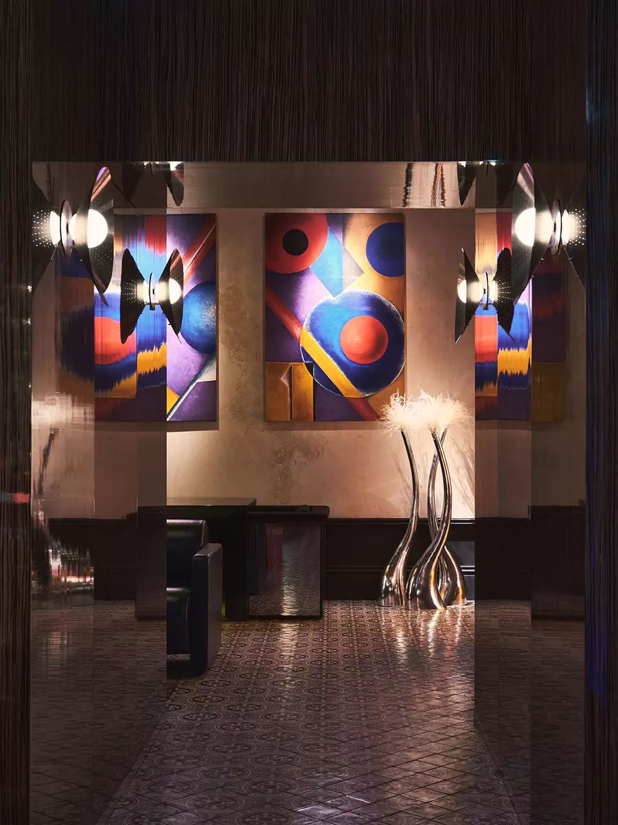 Атмосфера сюрреализма и винтажные детали в интерьере московского лаунж-бара — проект Atelier Prototipi