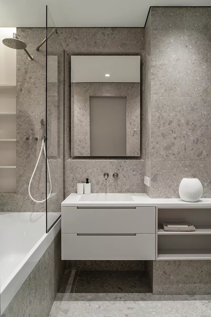 Точечные акценты, винтаж и искусство в интерьере квартиры для семьи дизайнеров – проект Евгении Абориной и Александра Сенчугова