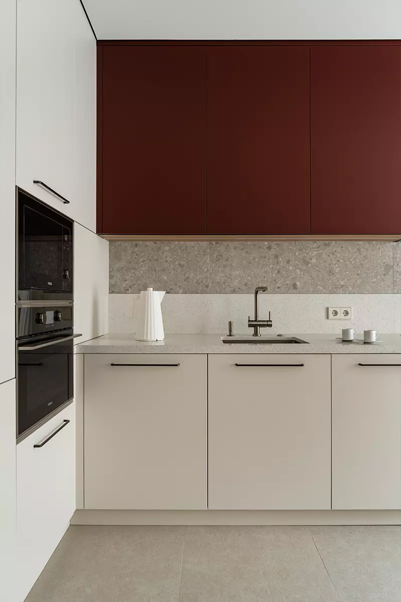 Точечные акценты, винтаж и искусство в интерьере квартиры для семьи дизайнеров – проект Евгении Абориной и Александра Сенчугова