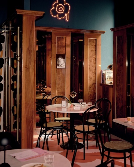Команда Marimekko преобразила миланское кафе Bar Stoppani