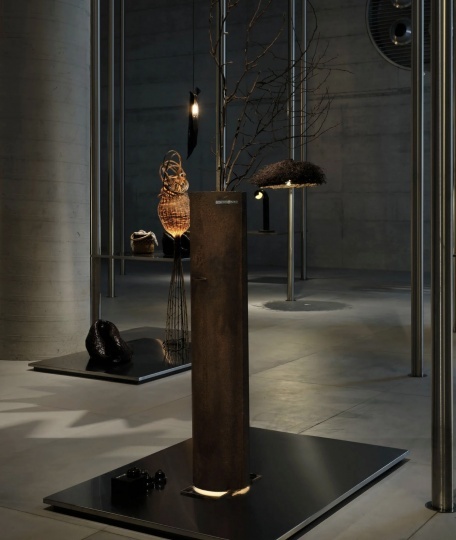 LOEWE показывает коллекцию ламп в Palazzo Citterio