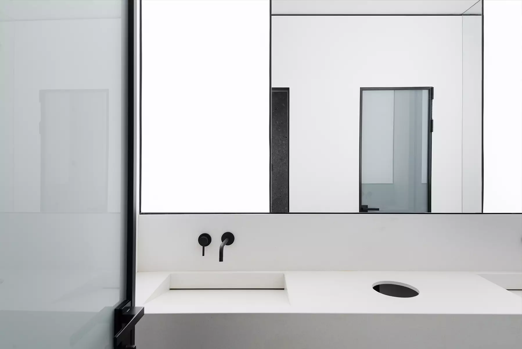 Четыре лестницы и комнаты со вторым светом в интерьере большой квартиры — проект Анастасии Ульяновой