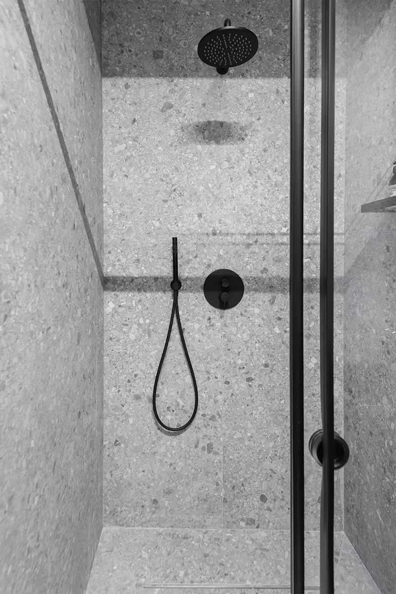 Четыре лестницы и комнаты со вторым светом в интерьере большой квартиры — проект Анастасии Ульяновой