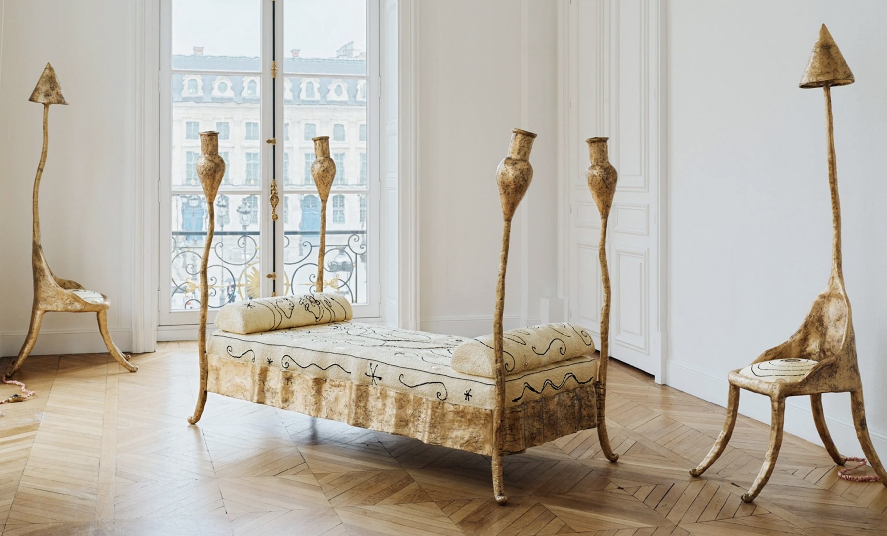 Schiaparelli представил мебель по дизайну Ф. Тейлора Колантонио