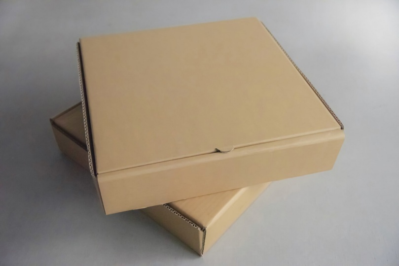 Дизайнер сделал торшер из полиэстера, который помещается в коробку для пиццы