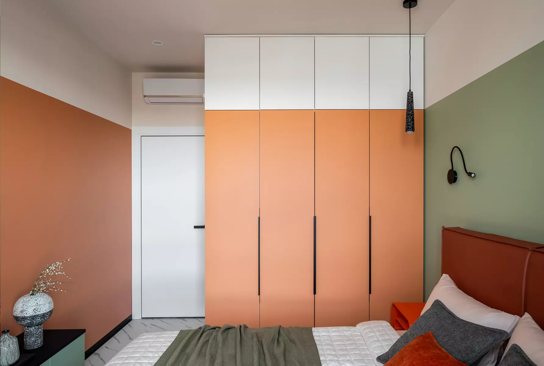 Пастельные тона и небанальные визуальные приемы в интерьере небольшой квартиры – проект Арт-студии «Мир»