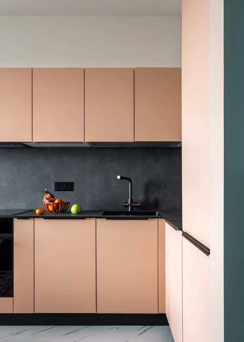 Пастельные тона и небанальные визуальные приемы в интерьере небольшой квартиры – проект Арт-студии «Мир»