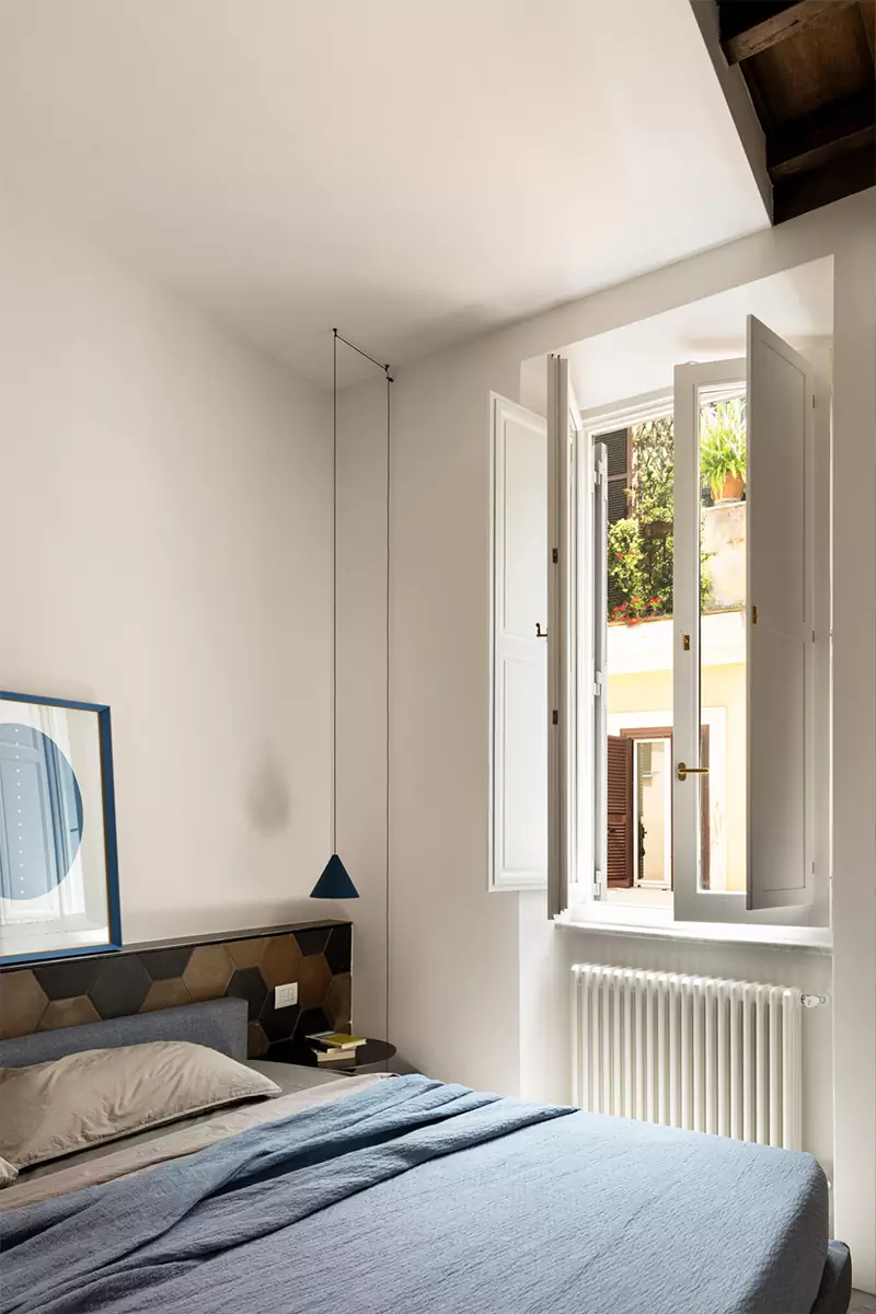 Отголоски старины и современные материалы в интерьере римской квартиры — проект студии PUNTO ZERO