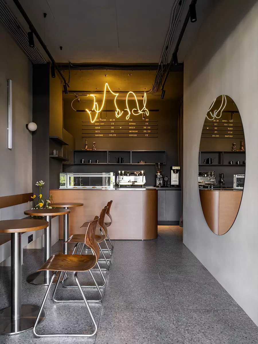 Строгая цветовая гамма и акцентная подсветка в интерьере московской кофейни — проект Namu buro