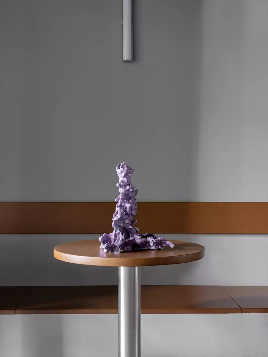 Строгая цветовая гамма и акцентная подсветка в интерьере московской кофейни — проект Namu buro