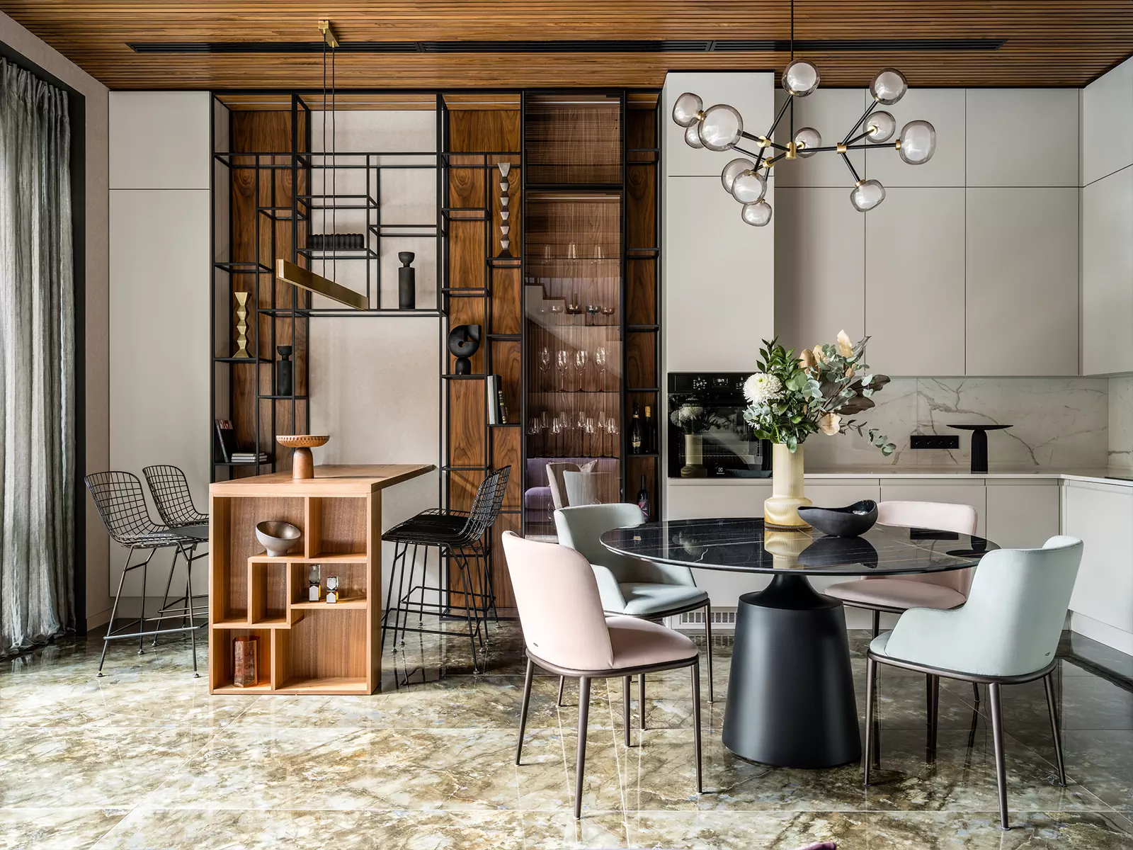 Нестандартный интерьер семейного дома с поэтажным зонированием — проект Инны Кулаченко