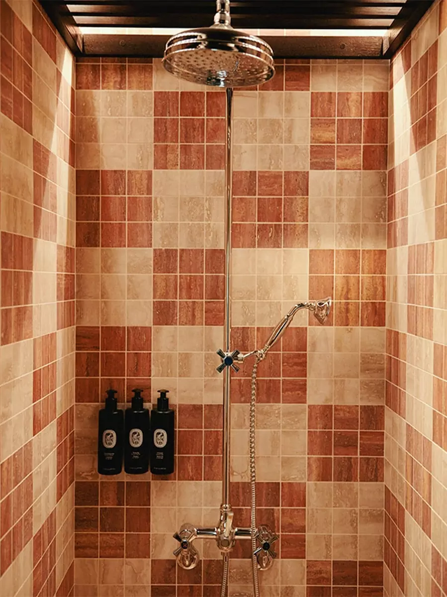 Растительные принты, теплая древесина и оммажи Азии в интерьере парижского отеля — проект Лауры Гонсалес