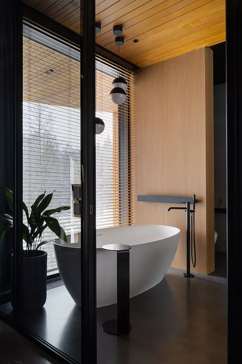 Два камина и просторные веранды в интерьере загородного дома для московской семьи — проект Аны Сергиенко