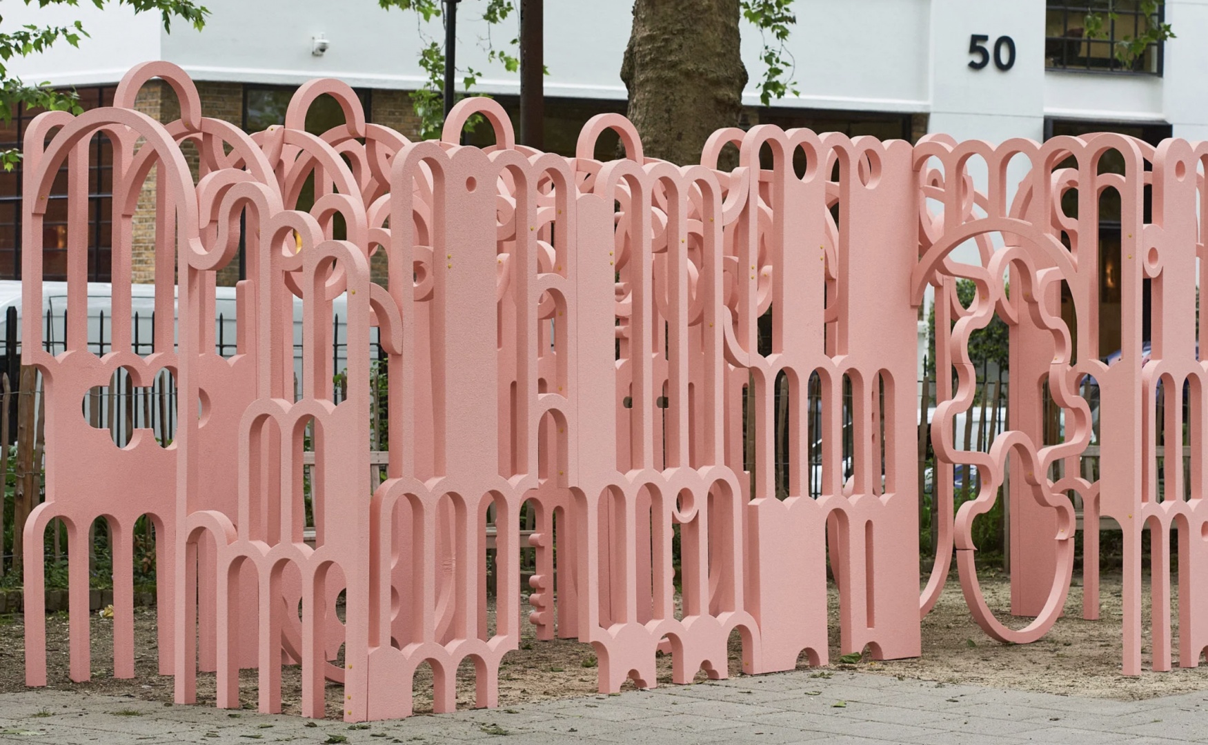 Розовый павильон на Clerkenwell Design Week по проекту Питера Морриса