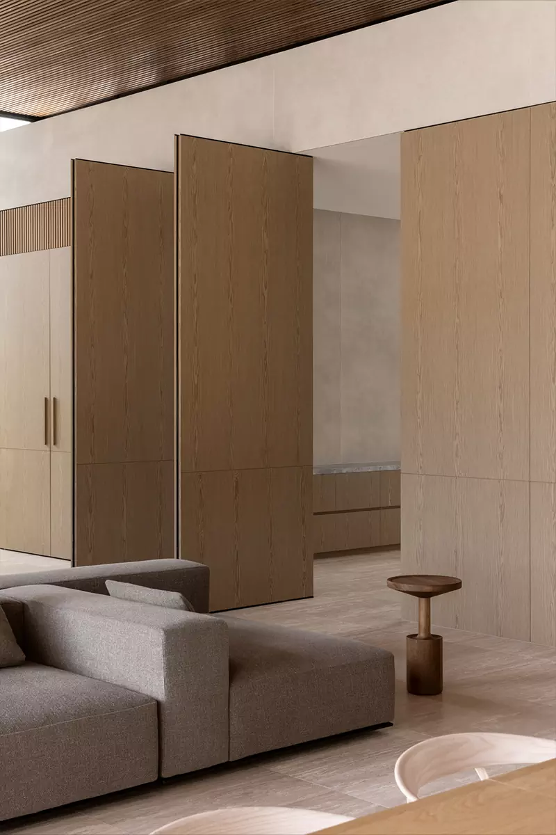 Красочная роспись мастер-спальни в сдержанном интерьере минской квартиры — проект Миланы Колодник