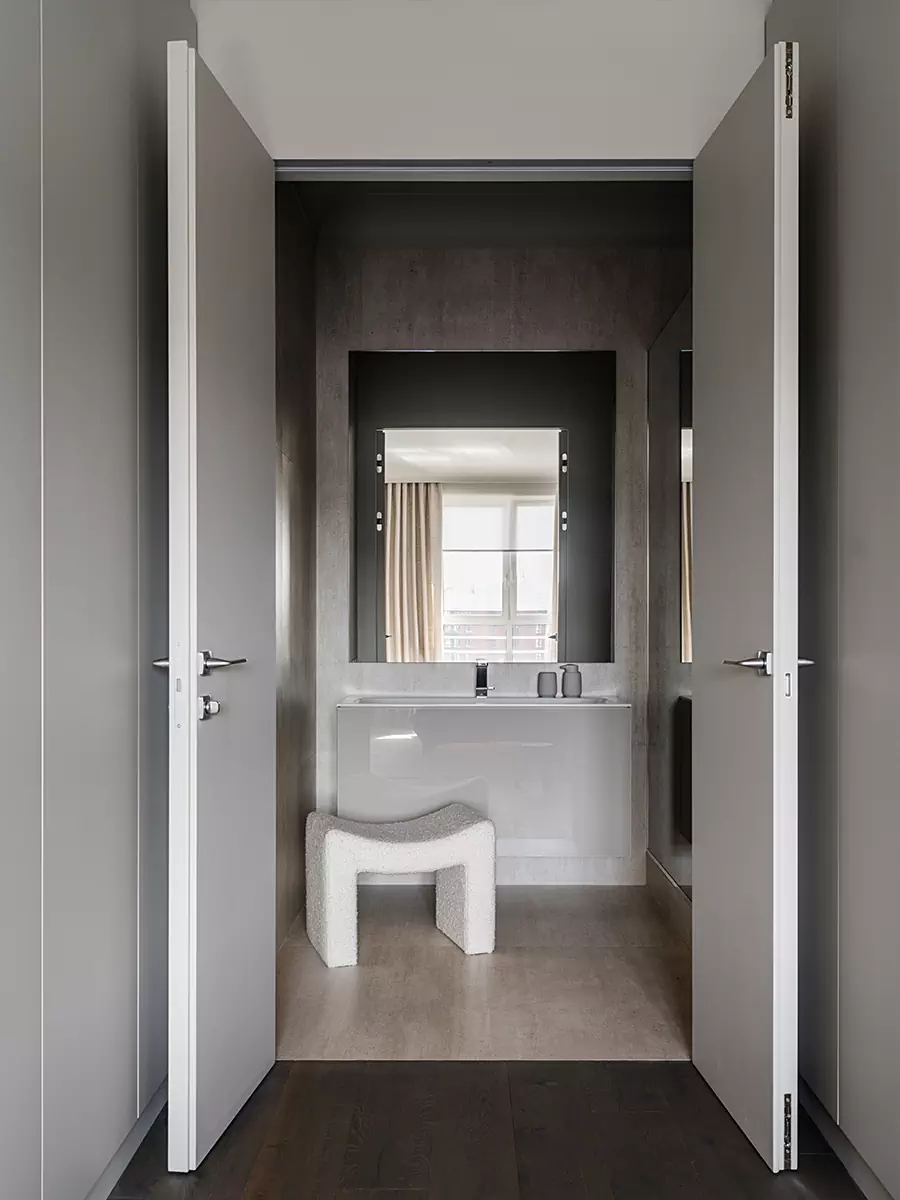 Брутальность, утонченность и современное искусство в интерьере квартиры для молодой девушки — проект Андрея Агамирова