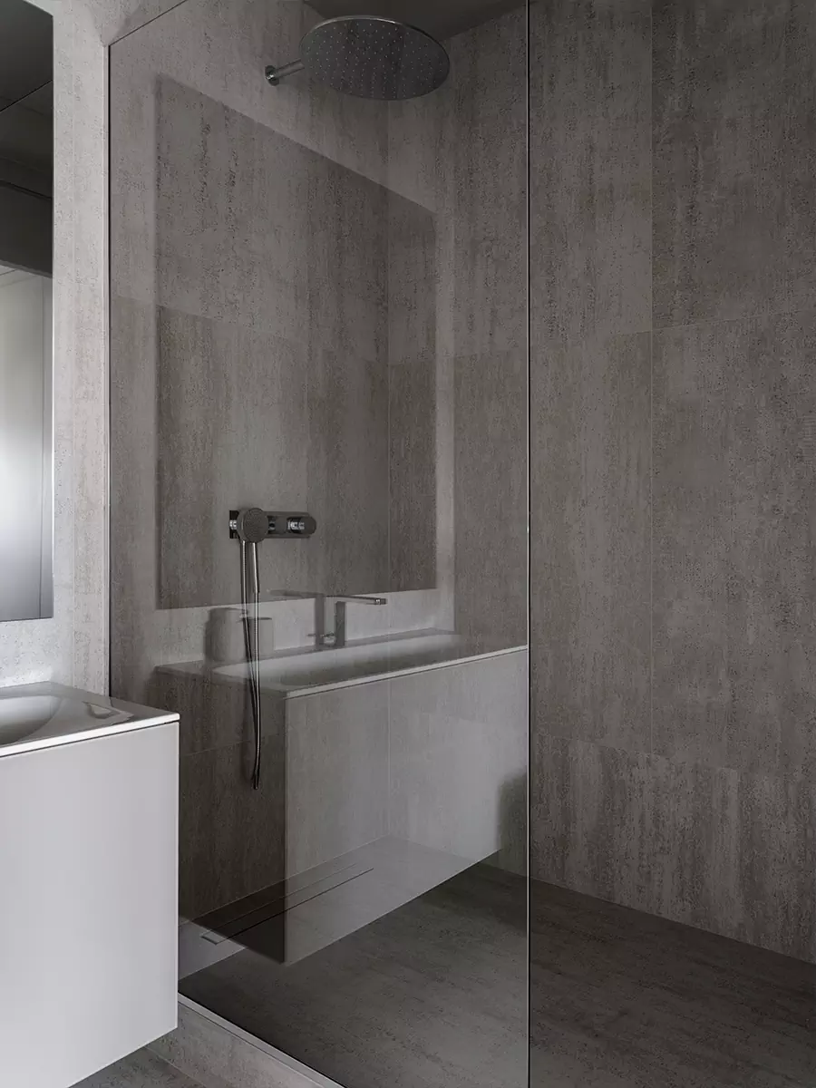 Брутальность, утонченность и современное искусство в интерьере квартиры для молодой девушки — проект Андрея Агамирова