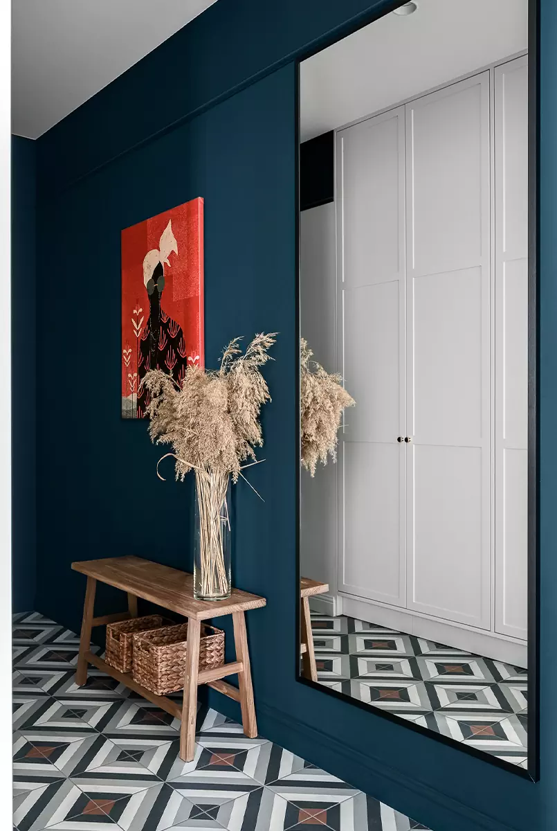 Теплая древесина и оттенки леса в интерьере небольшой минской квартиры – проект студии ESTE Design