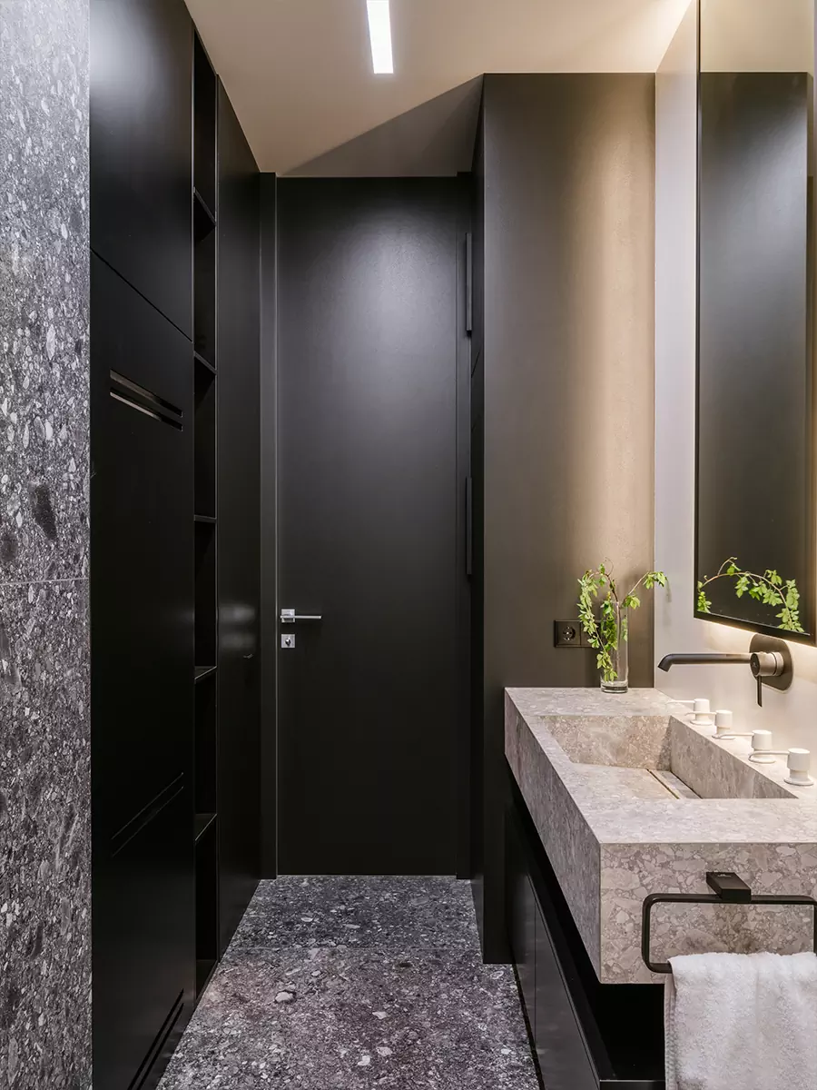 Строгие линии и минималистичная цветовая гамма в интерьере семейной квартиры — проект архитектурной студии FORMA