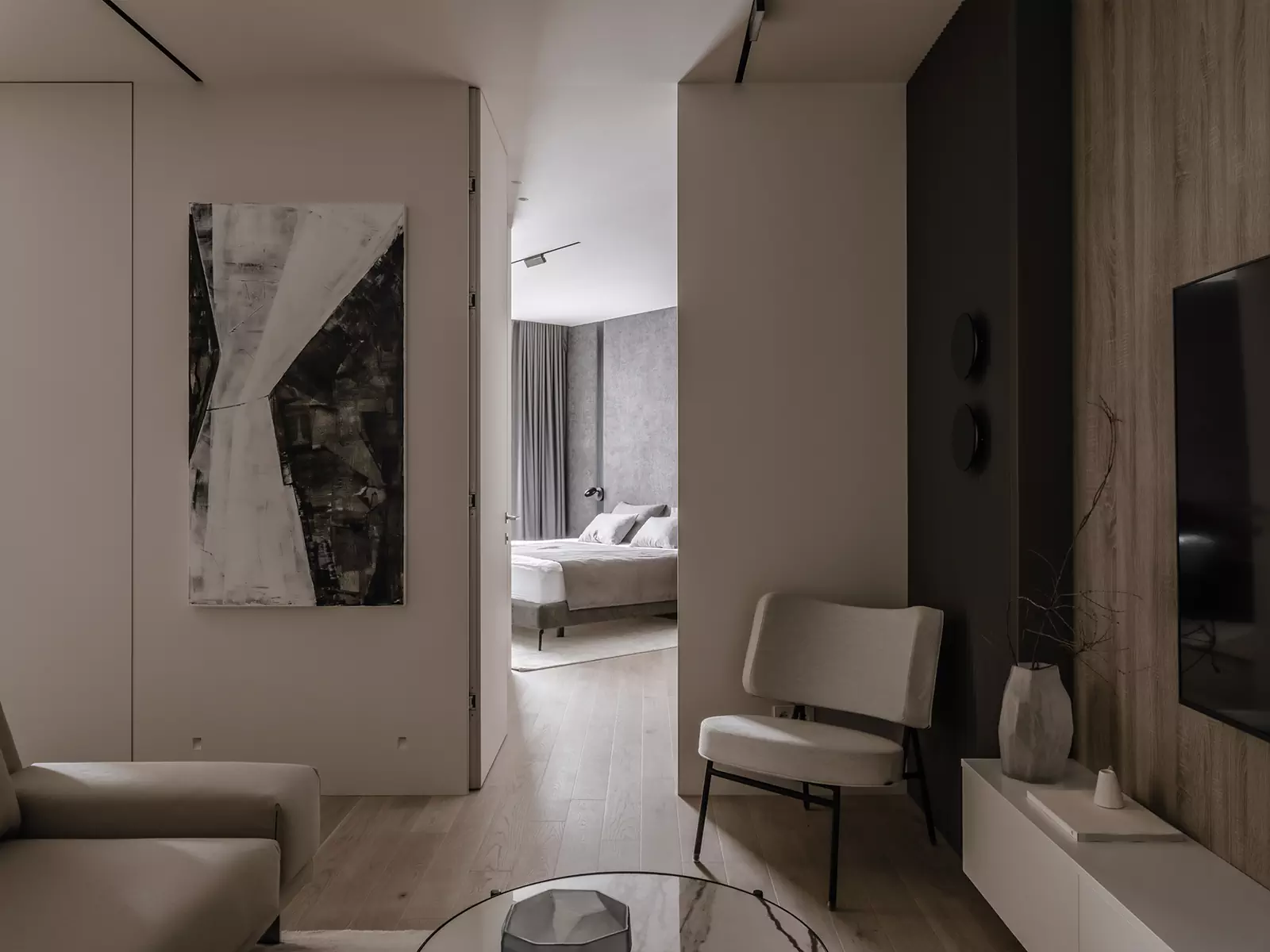 Строгие линии и минималистичная цветовая гамма в интерьере семейной квартиры — проект архитектурной студии FORMA