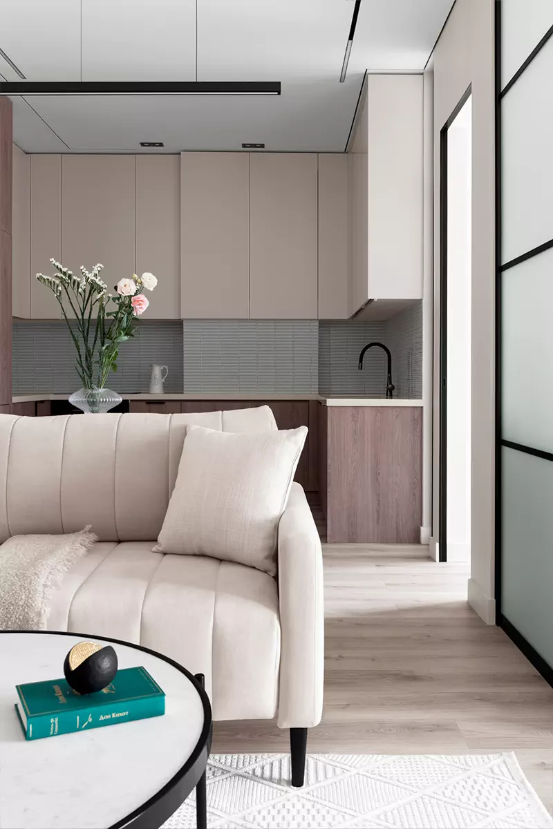 Умиротворенный интерьер квартиры в Алматы с функциональными перегородками — проект Яздурсун Хождабердыевой