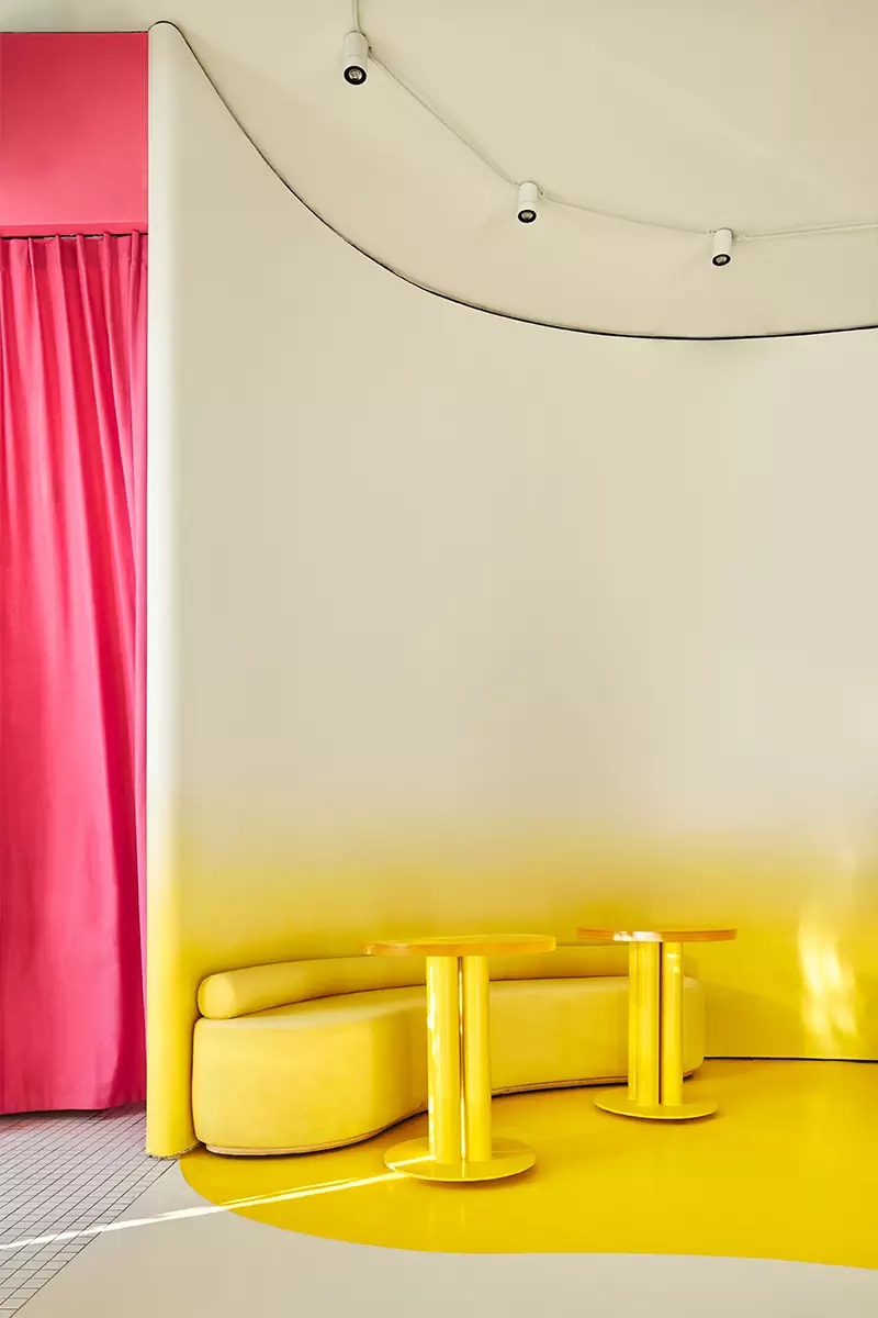 Баланс игривости и элегантности в ярком интерьере петербургского кафе — проект KIDZ