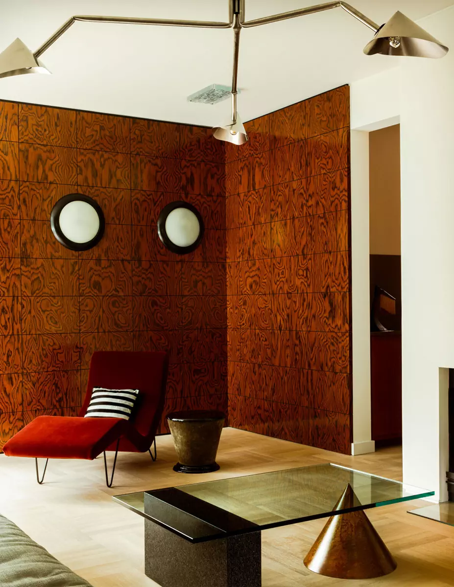 Безупречный микс икон дизайна и небанальных фактур в образцовом «доме для коллекционера» — проект DAB Studio