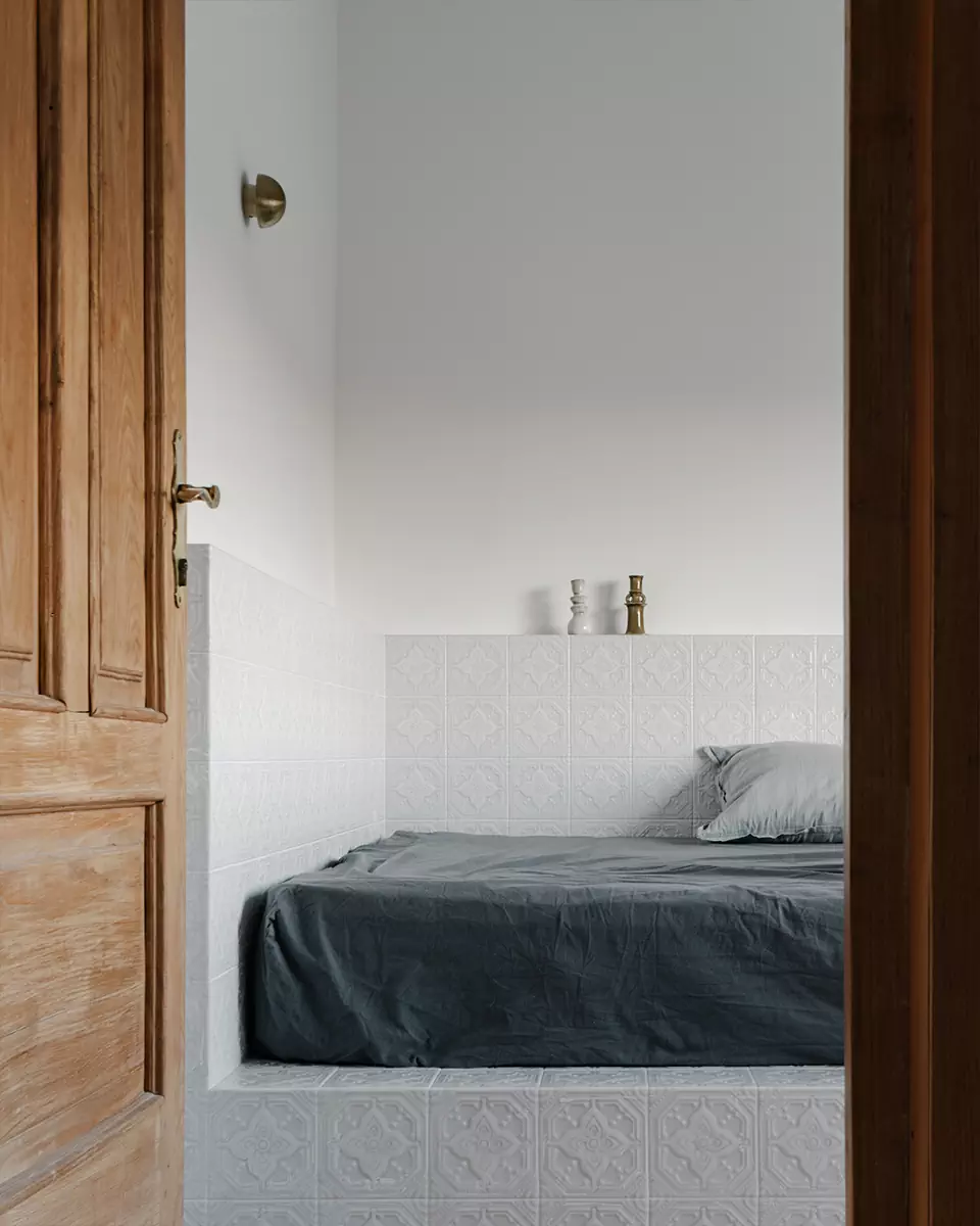 Винтажные детали в интерьере тбилисской квартиры с отдельной мастерской — проект студии 5:00 am