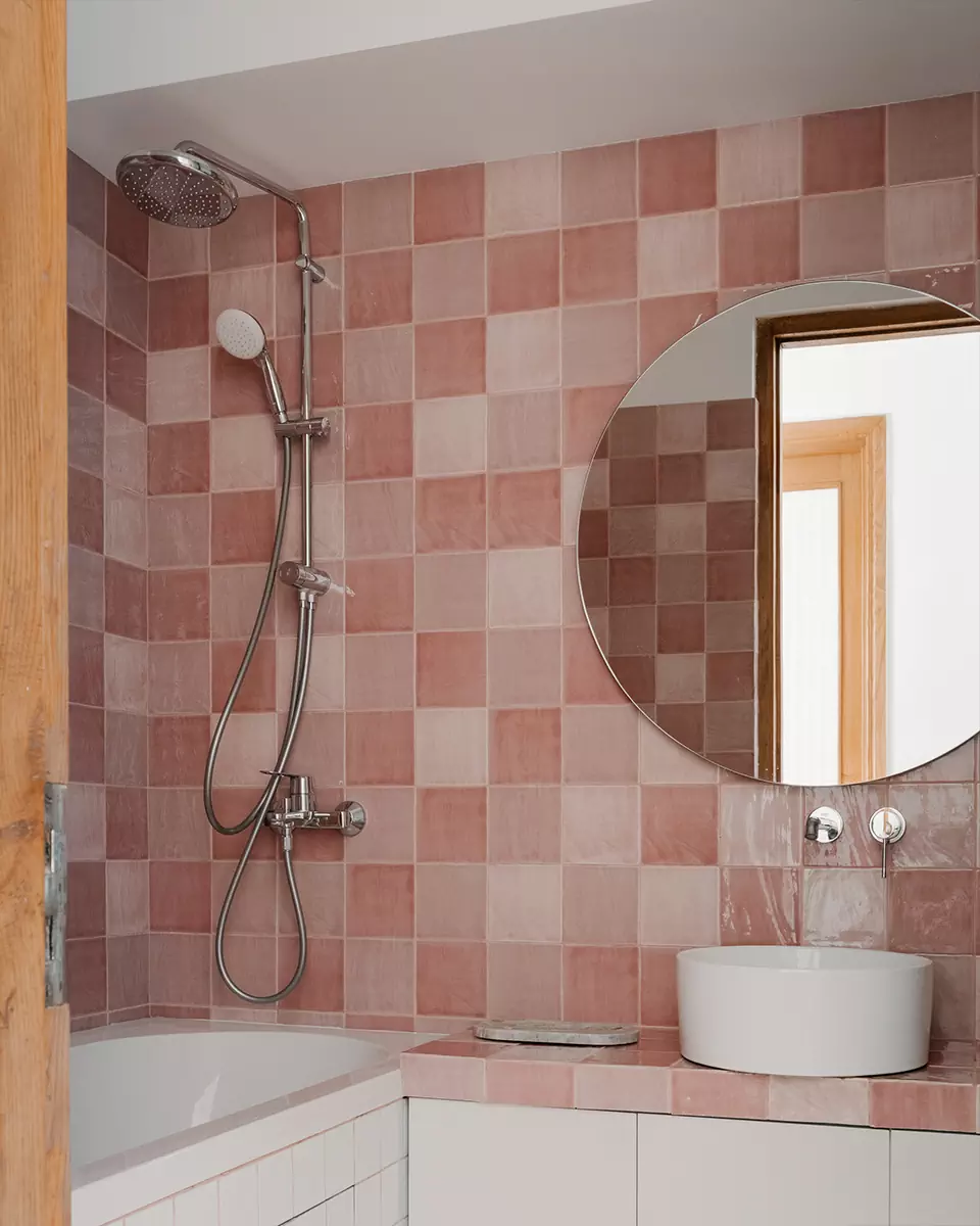 Винтажные детали в интерьере тбилисской квартиры с отдельной мастерской — проект студии 5:00 am