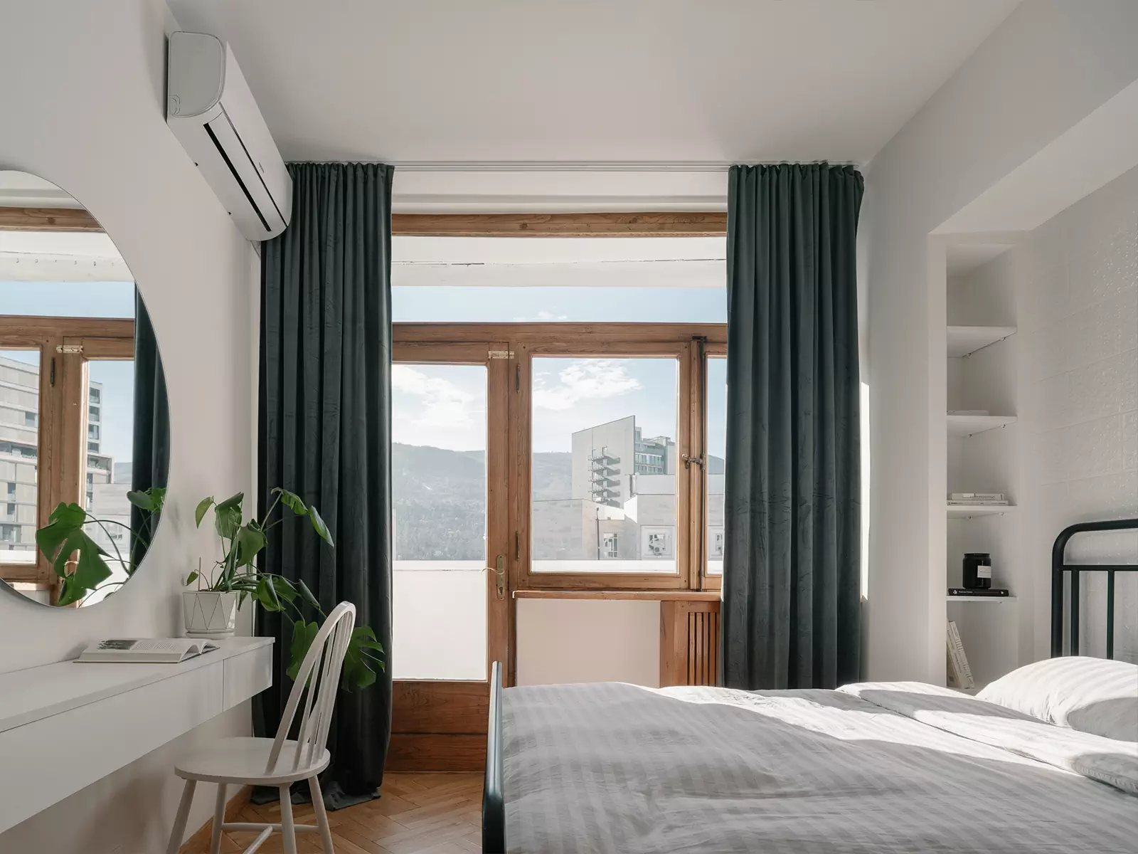 Винтажные детали в интерьере тбилисской квартиры с отдельной мастерской — проект студии 5:00 am