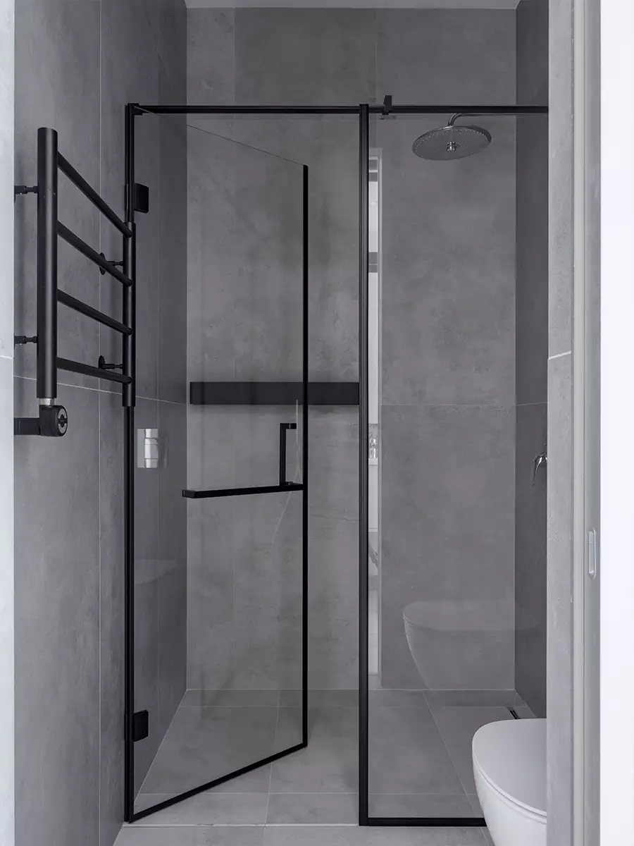 Четкая геометрия и перегородки из тонированного стекла в интерьере частного дома — проект студии YUMMY interior