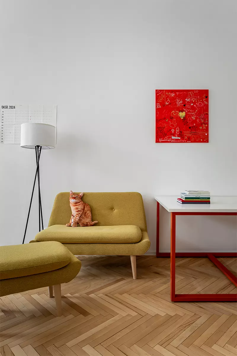 Постеры, контрастные детали и кирпичная кладка конца XVIII века в интерьере московского офиса — проект студии «ПЕТРОВА | АНДРОНОВА»