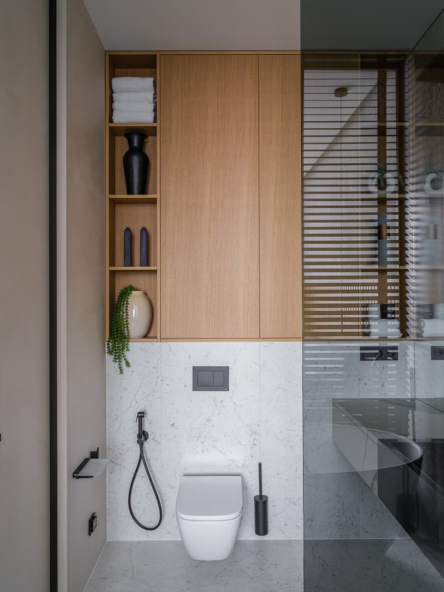 Обволакивающие темные оттенки и ванная со стеклянным потолком в интерьере австралийского коттеджа — проект Adrian Amore Architects