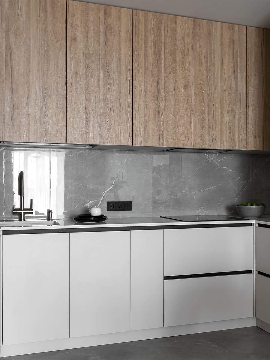 Графичные детали и контрастные сочетания в интерьере квартиры для молодого IT-специалиста — проект Ольги Купчинской