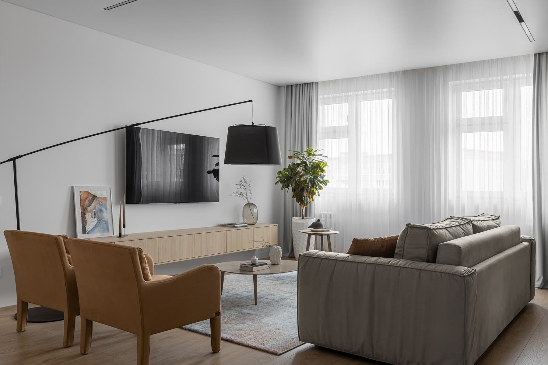 Артефакты из путешествий и природные мотивы в интерьере уютной квартиры для дизайнера — проект Евгении Гарбенко