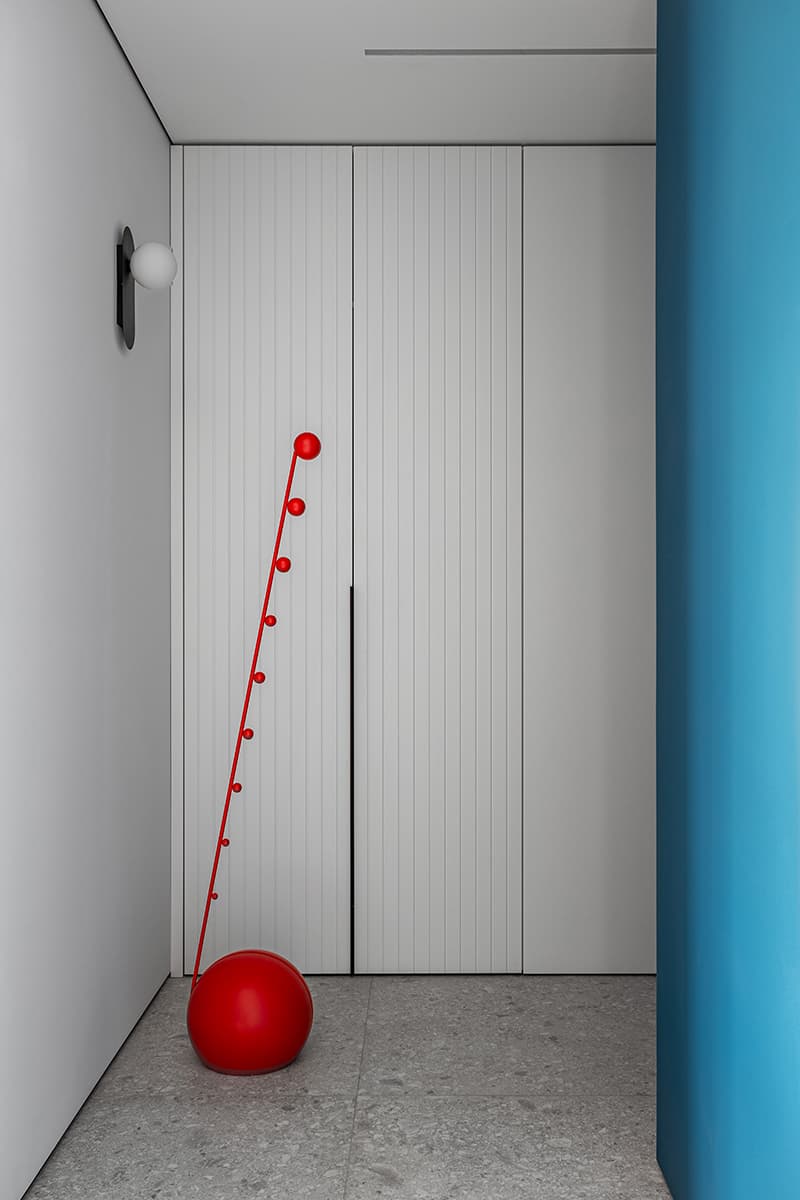 Деконструированный объем спальни в интерьере «гостевой» квартиры для молодого бизнесмена – проект Михаила Курносова