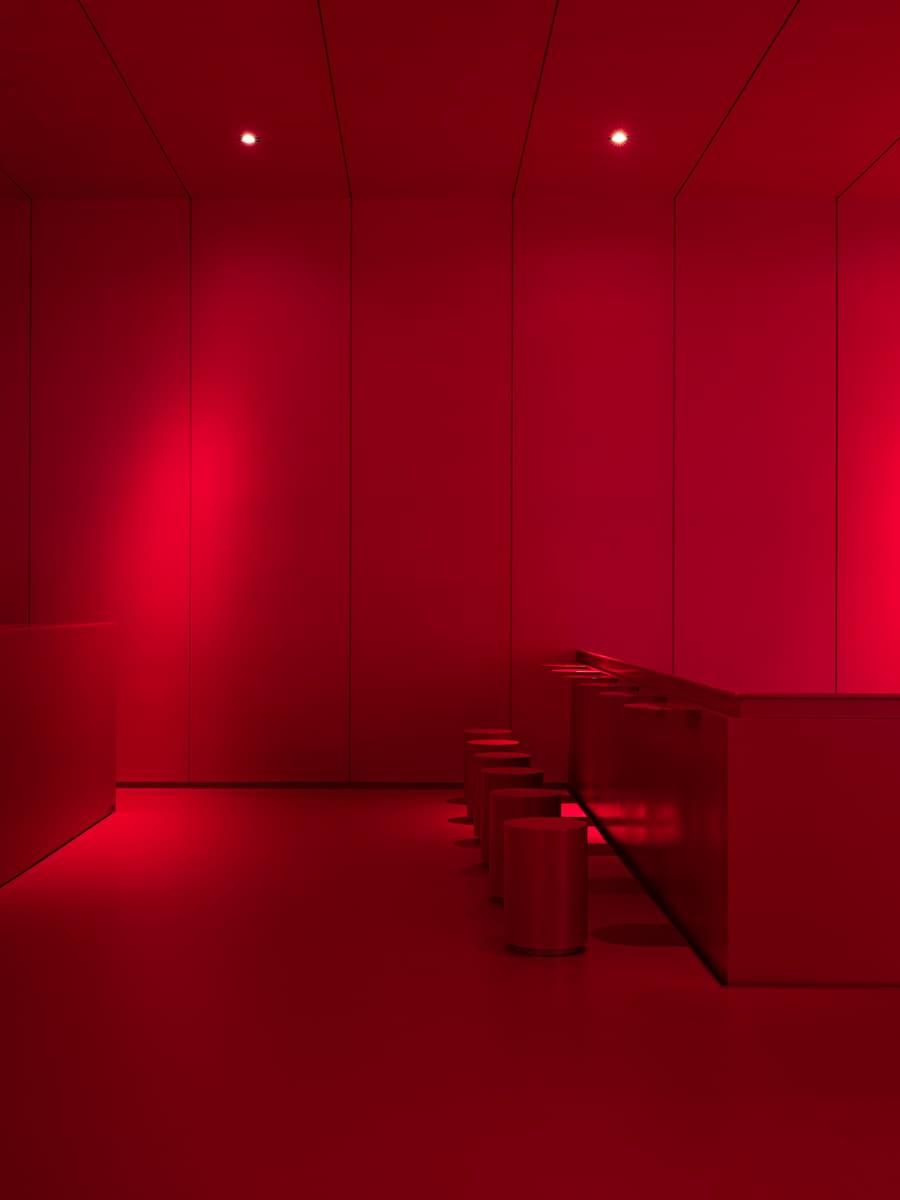 Отсылки к кинопленке, световые кубы, динамичное пространство и историческая локация кинотеатра в Санкт-Петербурге — проект DA Bureau