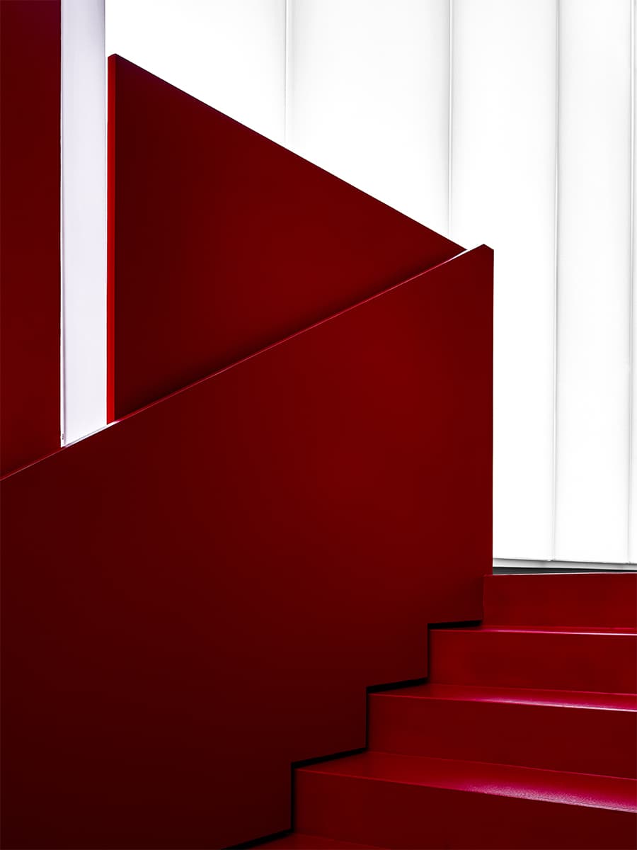 Отсылки к кинопленке, световые кубы, динамичное пространство и историческая локация кинотеатра в Санкт-Петербурге — проект DA Bureau