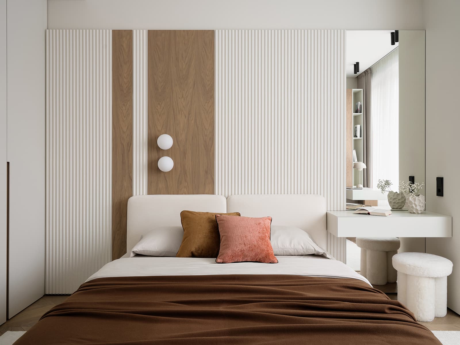 Природные текстуры и авторские гипсовые панно в интерьере квартиры в новостройке – проект студии OSOME