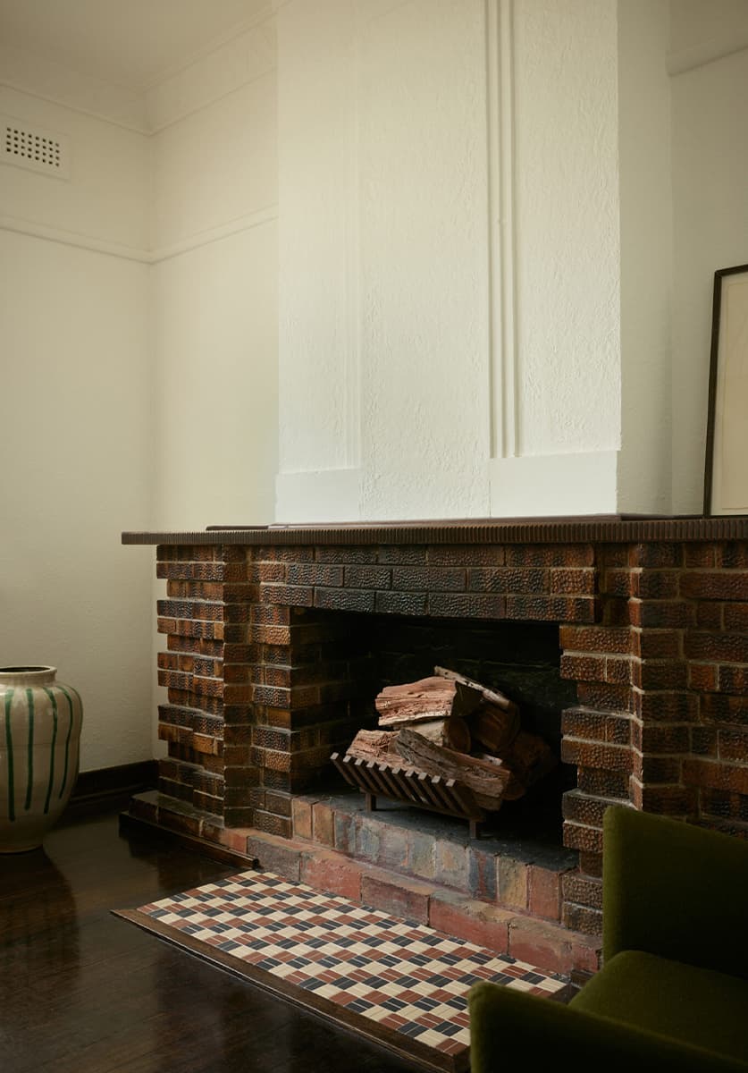 Отсылки к стилю ар-деко в преображенном интерьере квартиры с историей — проект Макса Кополова