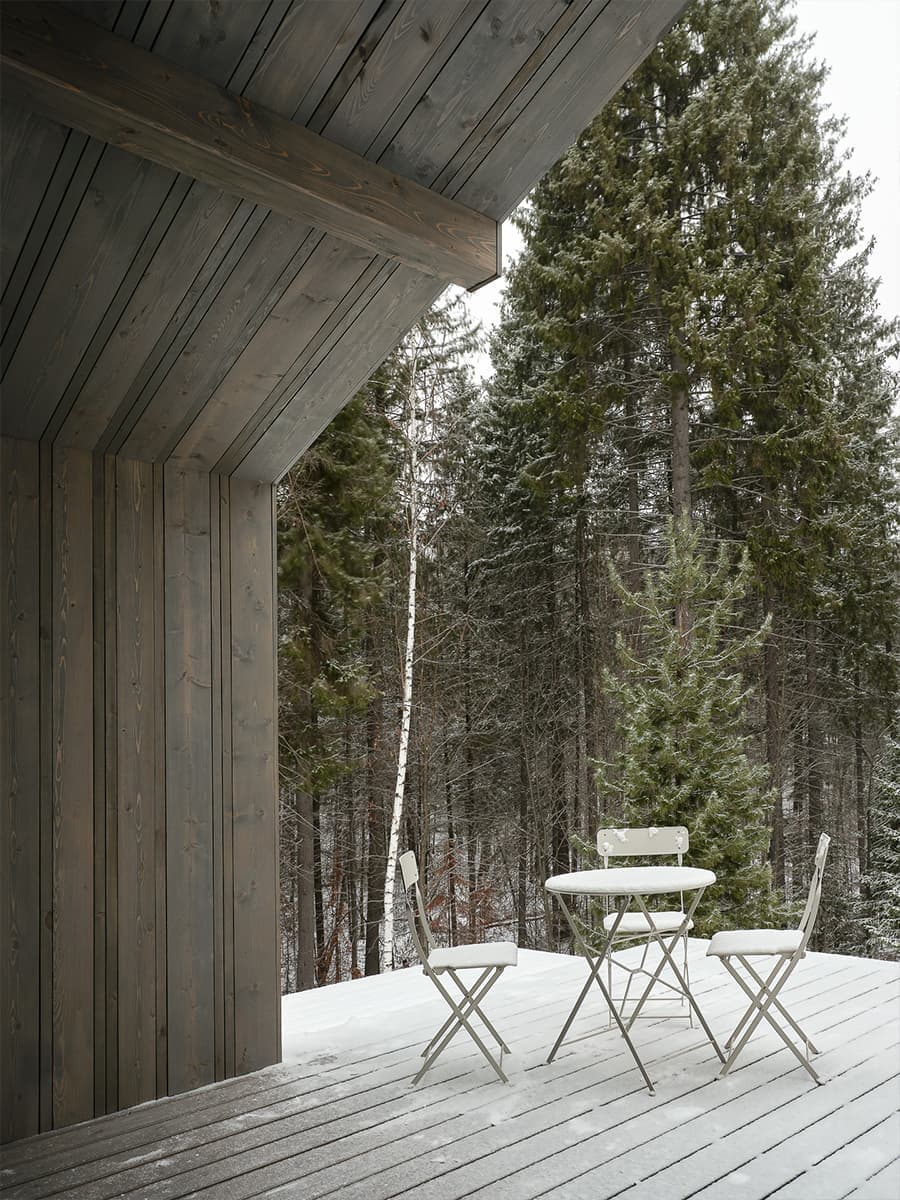 Лаконичный интерьер загородного дома с нарядной плиткой и изразцами — проект Яны Сушковой