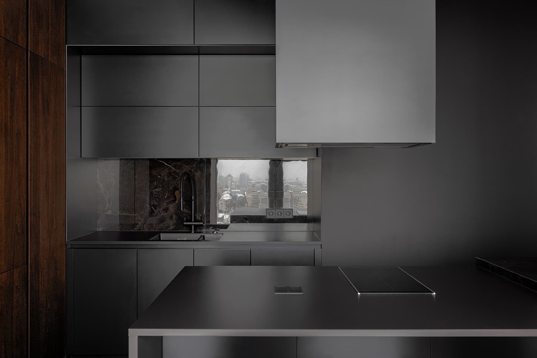 Все и сразу: большая гостиная, хаммам и рабочий кабинет в квартире сложной планировки — проект Сергея Купреенко